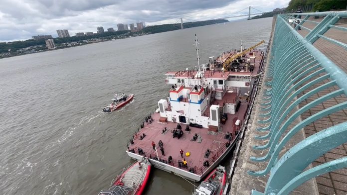 1-dead-after-raw-sewage-boat-explosion-in-hudson-river-2.jpg