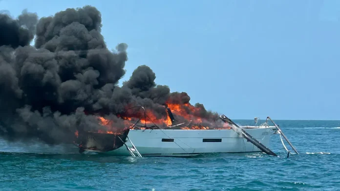 fl-boat-fire-2.jpg