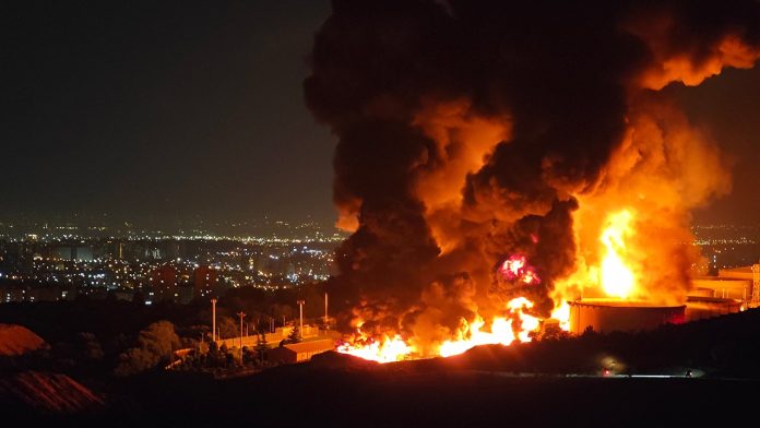 iran-plume-smoke-israeli-strike.jpg