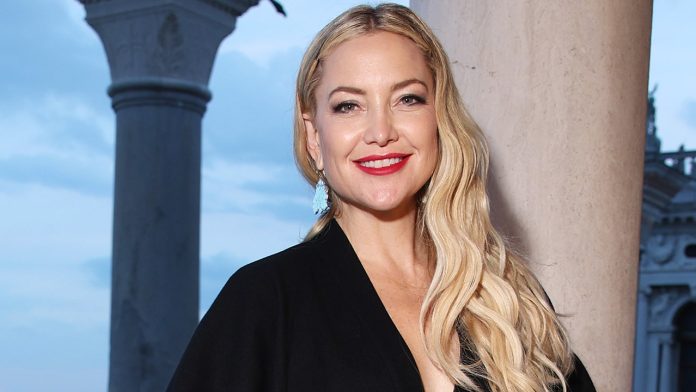 kate-hudson-beach.jpg